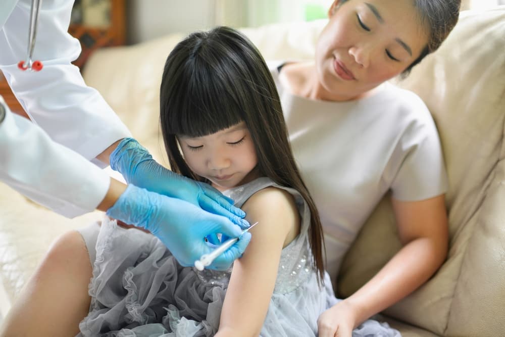 Cara Mengatasi Bekas Suntikan Imunisasi yang Bengkak
